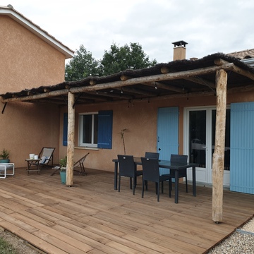 Pergola en bois + lames de terrasse en pin